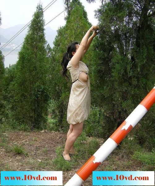 去年夏天带着风骚的妻子户外旅游拍的骚照