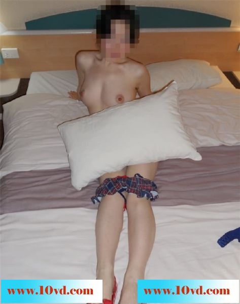 人妻白皙的身材，换做任何一个男人都会喜欢吧