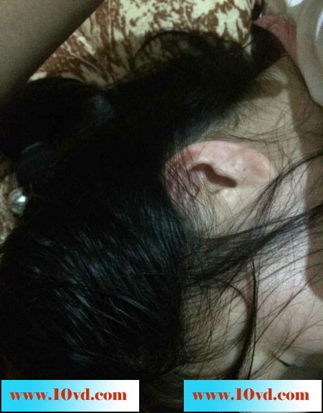 人妻说喜欢被强上，每次都要用力扯开她的内裤