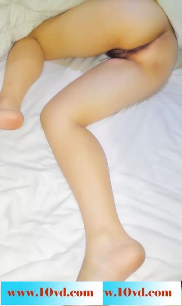 如此鲜嫩的美穴不去舔舔真对不住这美人的屄
