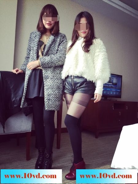 双飞记，先叫她们表演，我在旁边拍几张照片