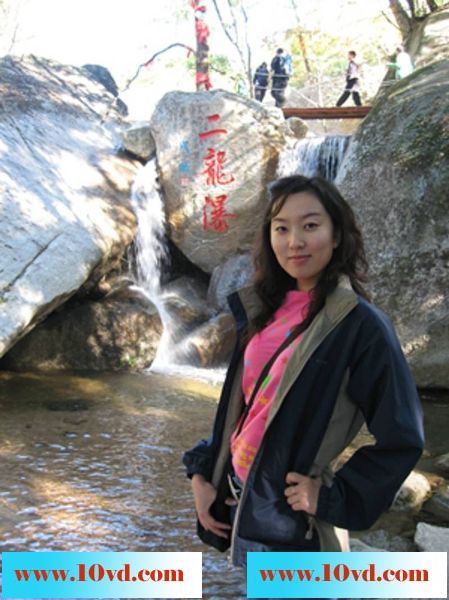 双飞两熟女那淫水根本停不下来，附带生活照