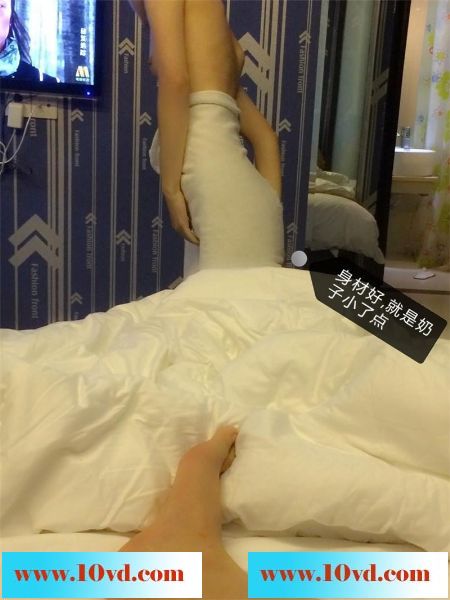 丝袜美女的黑木耳水多的可以用盆来装了
