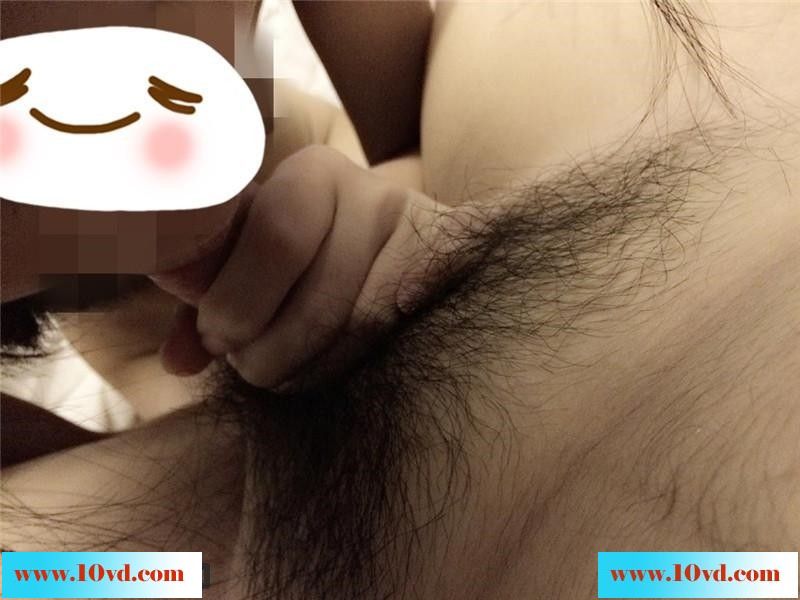 丝袜美女的黑木耳水多的可以用盆来装了