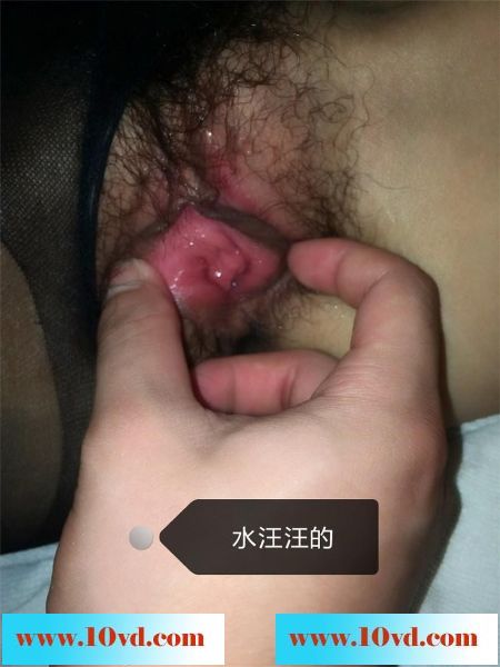 丝袜美女的黑木耳水多的可以用盆来装了