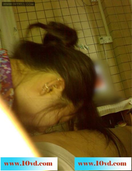 丝袜少妇在自己的家中，被搞定