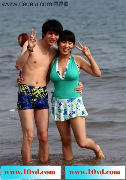 偷拍树湾度假村泳装咪咪