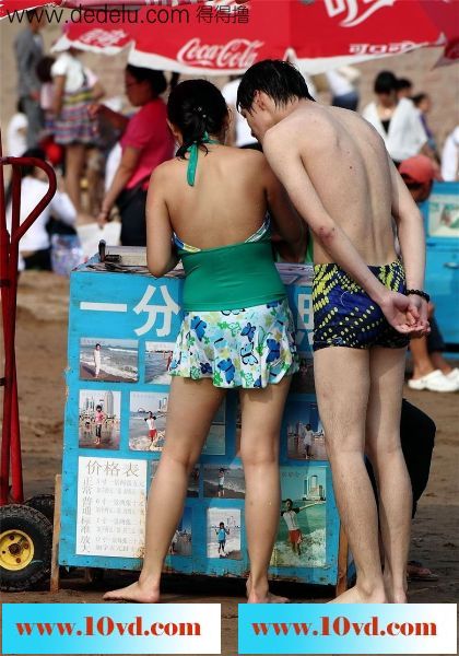 偷拍树湾度假村泳装咪咪