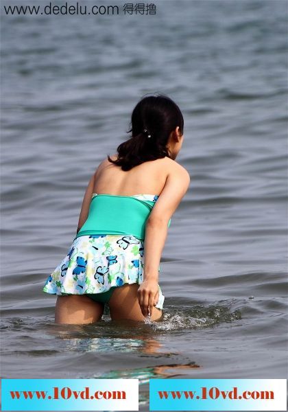 偷拍树湾度假村泳装咪咪