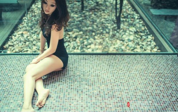 爱泡夜场的火辣诱人素颜小妞【11P】