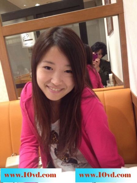 武汉地质大学大二情侣自拍，舍友看电脑时偷偷