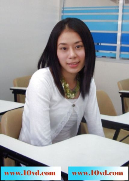 笑容甜甜的姑娘私密豔照曝光，还附带生活照