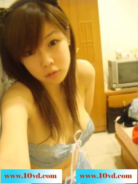 新交天津城市建筑学院的90后美乳美女，大晚上的