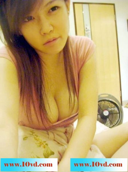 新交天津城市建筑学院的90后美乳美女，大晚上的