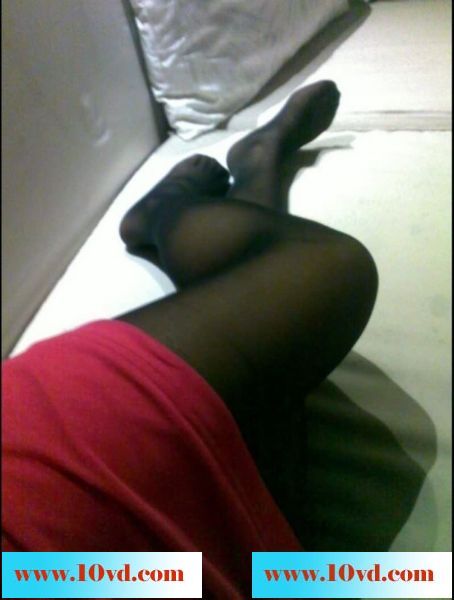 新认识的一个红衣丝袜美少妇