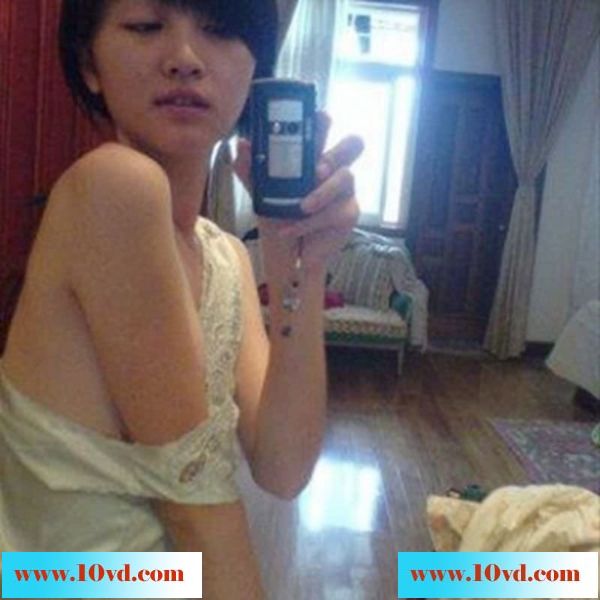 扬州财经大学美女校花艾兴林生活写真，美乳翘
