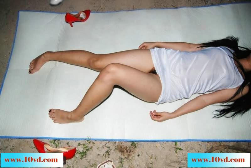 夜色下风骚的女友翘着屁股让我随意拍
