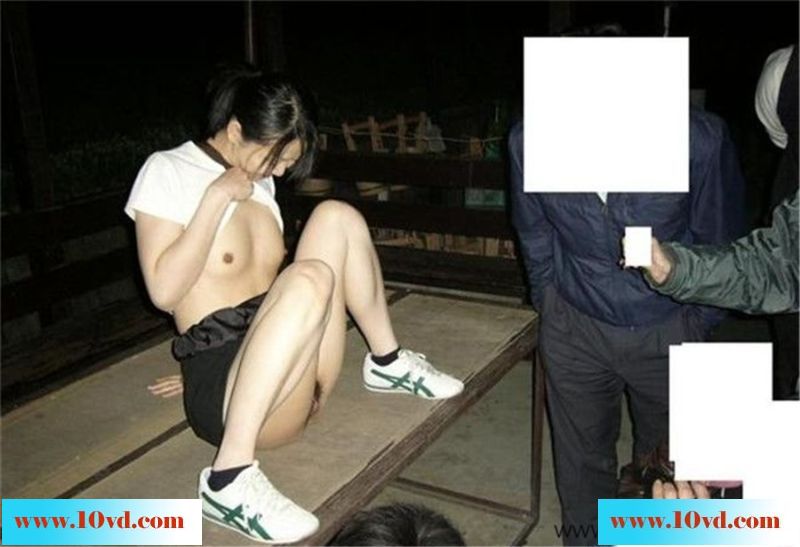 一女敌10男，公园素颜口爆露脸
