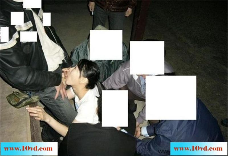 一女敌10男，公园素颜口爆露脸