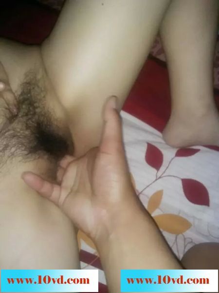 淫蕩少妇带着湿淋淋的小穴在宾馆等我去干