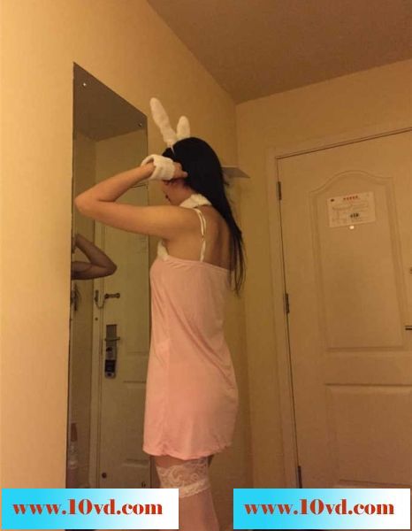 与小兔兔和乖女仆在酒店奋战一夜