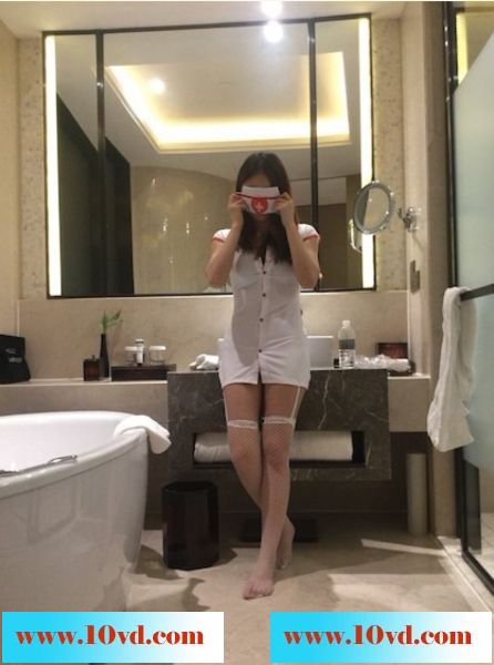约炮90年骚B，变装丝袜捆绑，落地窗前全裸