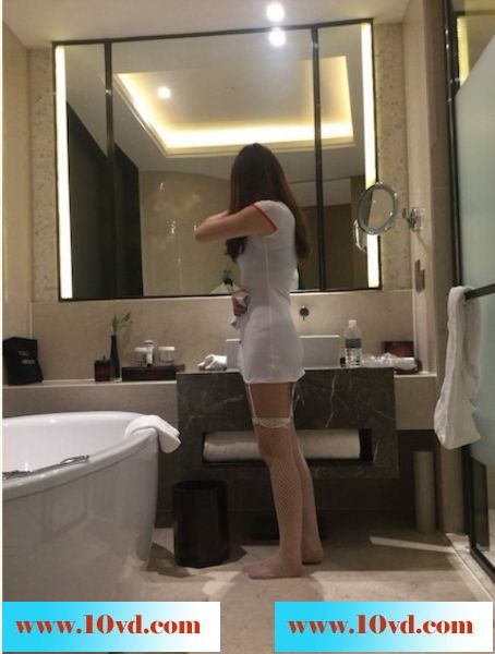约炮90年骚B，变装丝袜捆绑，落地窗前全裸