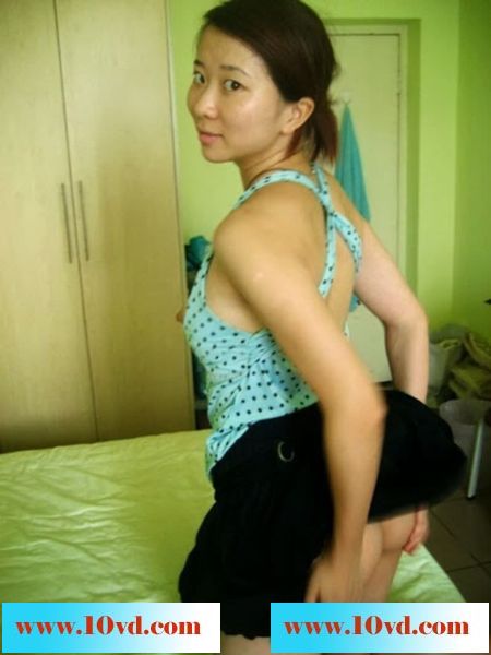在女同事的宿舍把她给操办了，真TM的舒爽