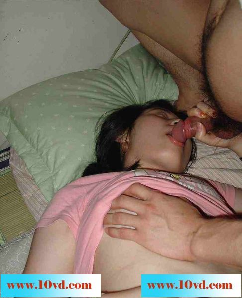 在我几番要求之下女友终于妥协给我口交了