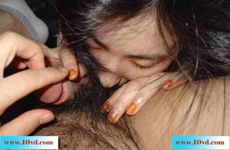 在我几番要求之下女友终于妥协给我口交了
