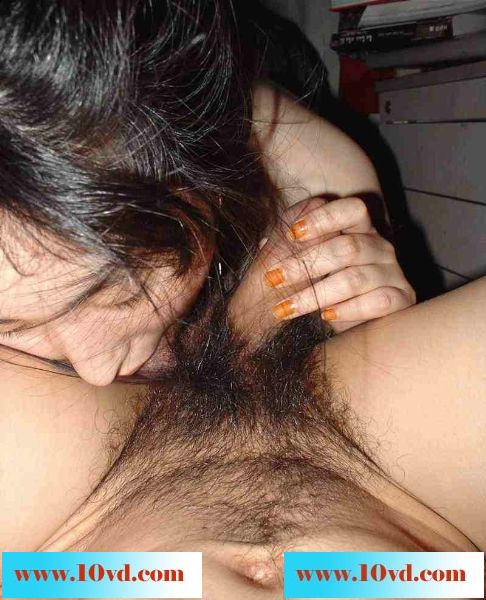 在我几番要求之下女友终于妥协给我口交了