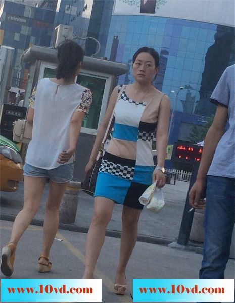 早上跟拍上班的极品妇女