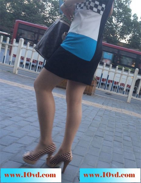 早上跟拍上班的极品妇女