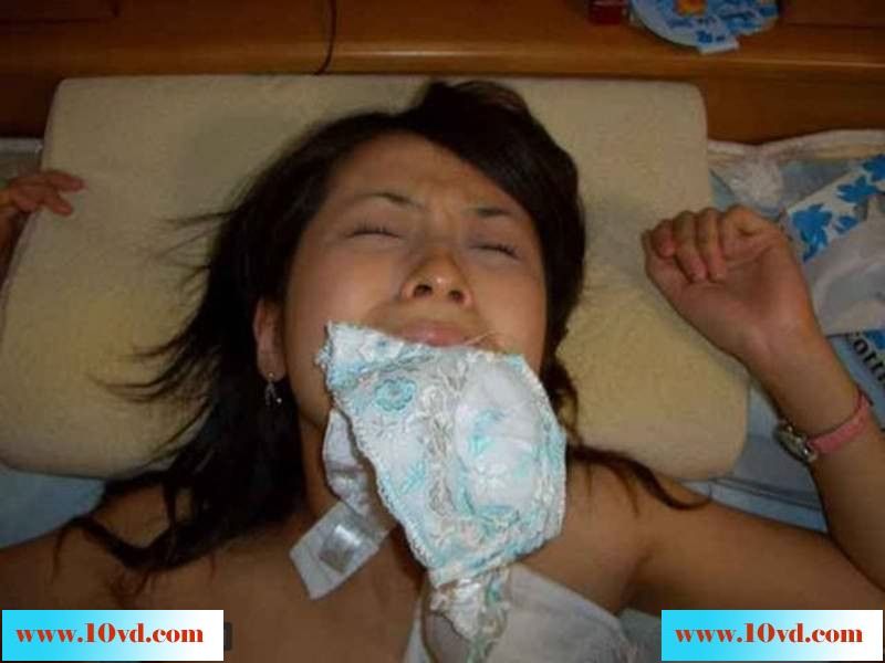 真实自拍粉嫩妹纸稀毛美B家中打炮