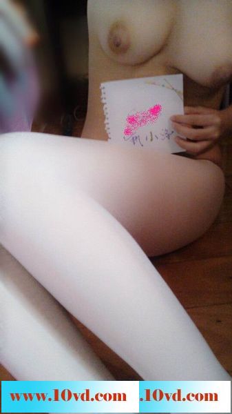 甄小洛2014年最新自拍大奶嫩穴