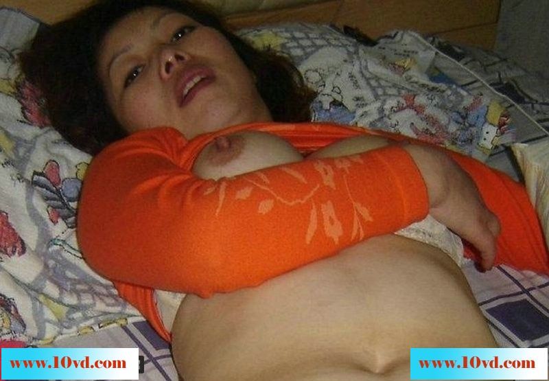 知道大家喜欢熟女，奉上我家熟女给大家看