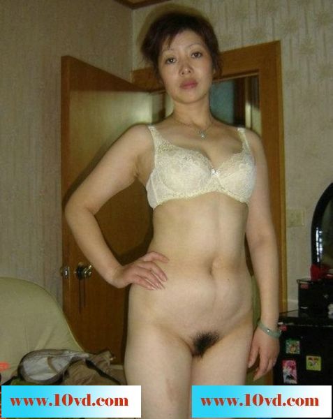 知道大家喜欢熟女，奉上我家熟女给大家看