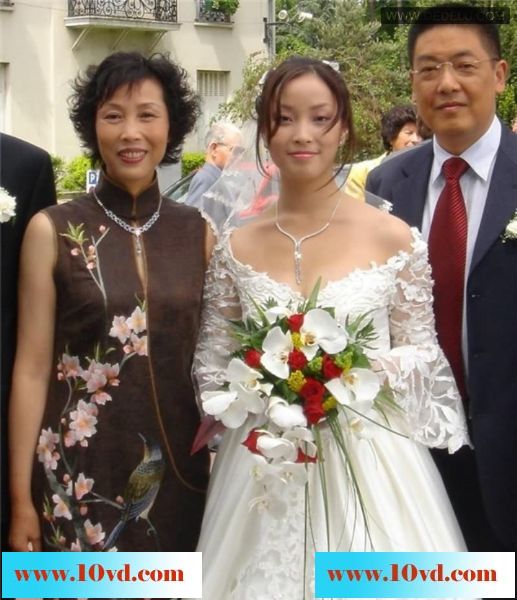 中国靓女嫁给老外当天洞房激情自拍