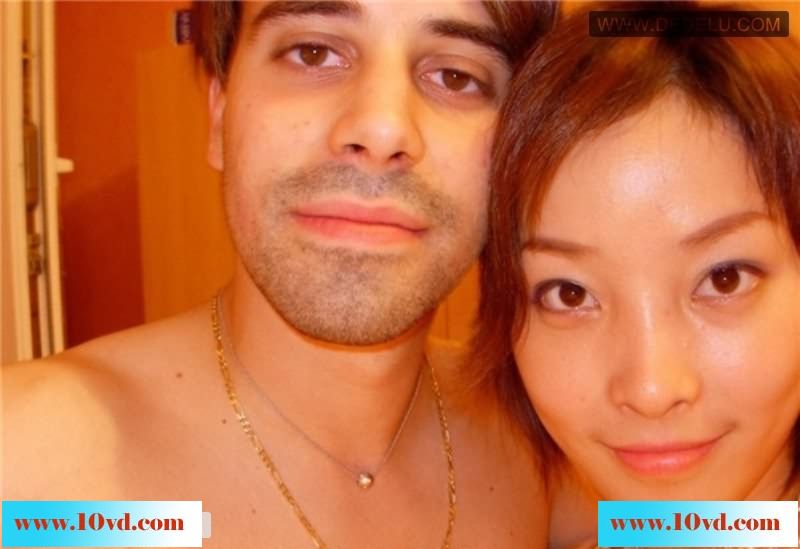 中国靓女嫁给老外当天洞房激情自拍