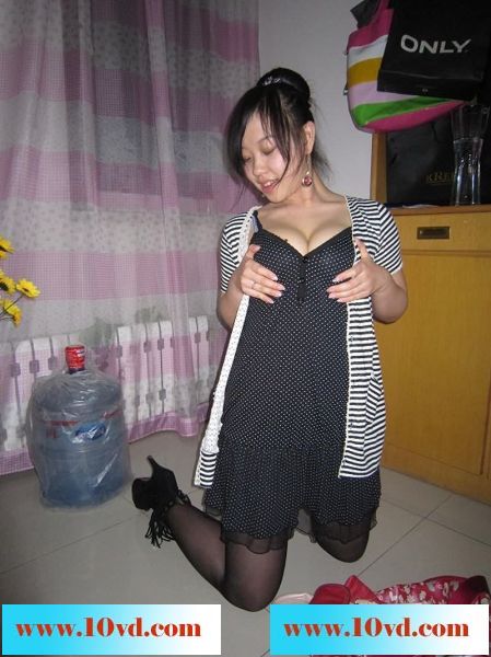痣奶妹又来了最新的一组婚纱照加露奶自拍实在