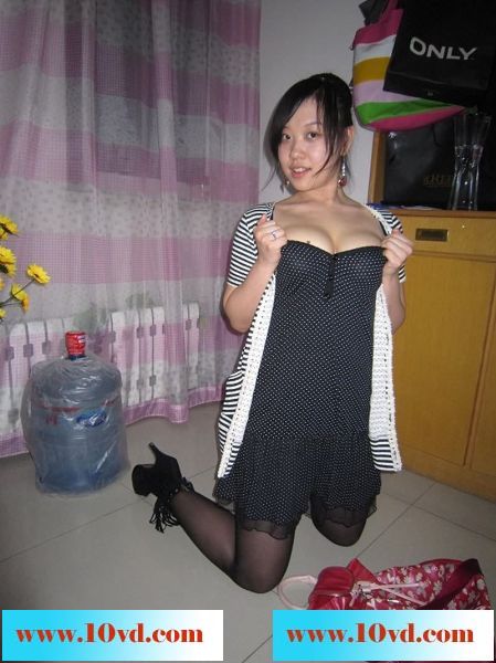 痣奶妹又来了最新的一组婚纱照加露奶自拍实在