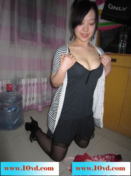 痣奶妹又来了最新的一组婚纱照加露奶自拍实在