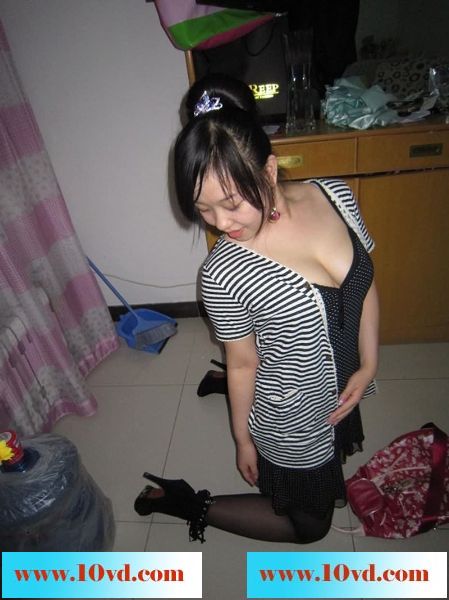 痣奶妹又来了最新的一组婚纱照加露奶自拍实在