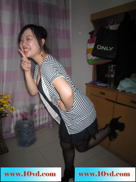 痣奶妹又来了最新的一组婚纱照加露奶自拍实在