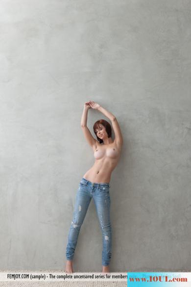 脱下牛仔裤的白皙美人-(12P)