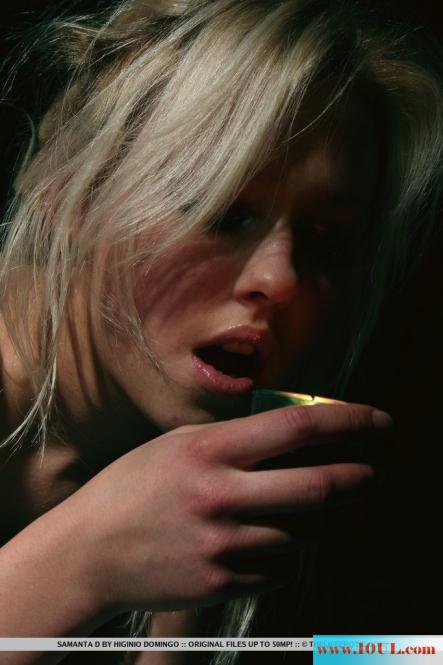 眼窝很深的美女光屁股-(13P)