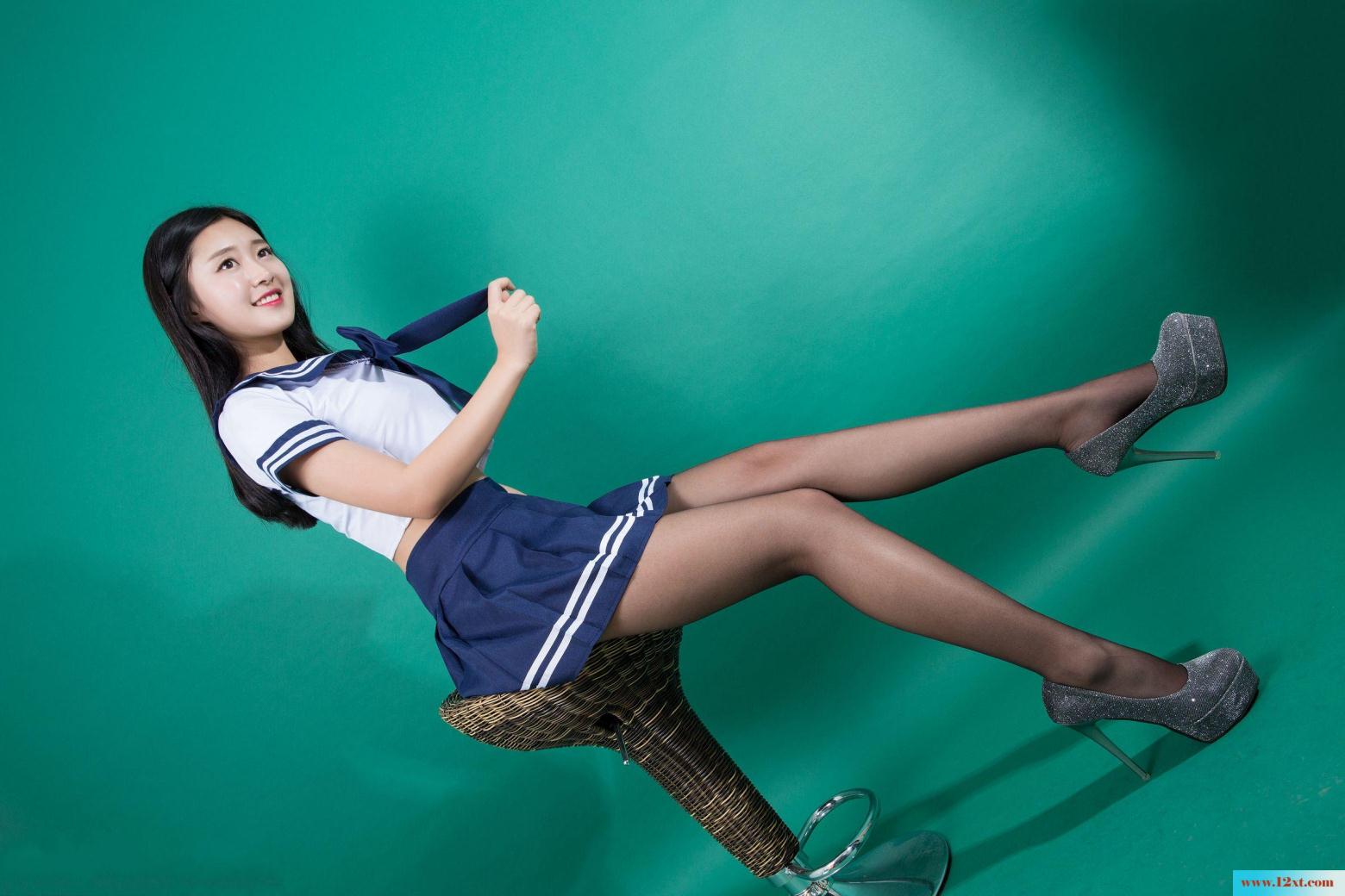 学生妹的小脚丫-真想摸摸【16P】