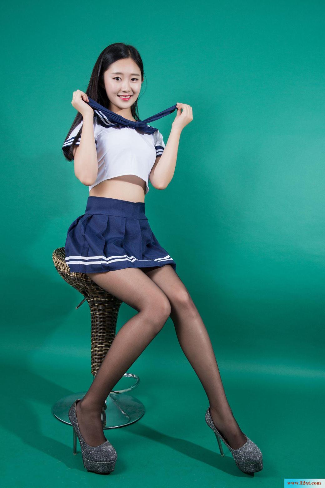 学生妹的小脚丫-真想摸摸【16P】