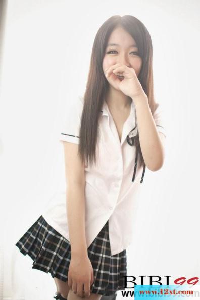 学生妹的制服跟黑丝可是有点不搭的&nbsp;&nbsp;【