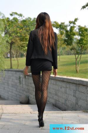 一身黑制服的小模特不喜欢露脸哦-【26P】
